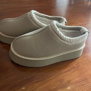 Platform, fur-lined clogs